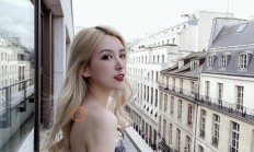 LPL美女主播丽塔暂时告别S9，但据透露，照片中他已经种上了草莓。你怎么看？