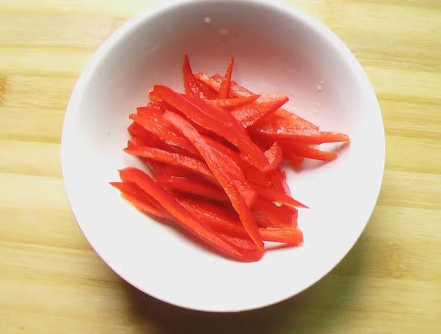 黄菜花:不领会陈腐的黄花菜如何做好吃？
